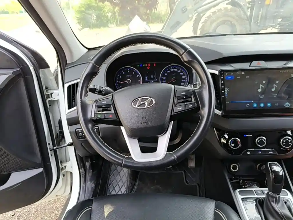 Hyundai ix25 2018 — фото 11