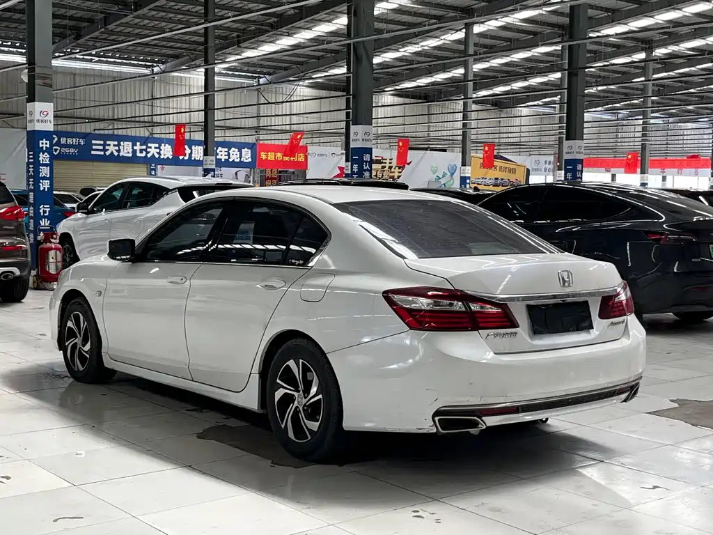 Honda Accord 2016 — фото 14