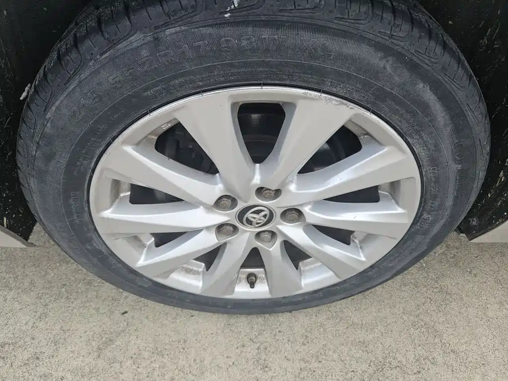 Toyota Camry 2018 — фото 19