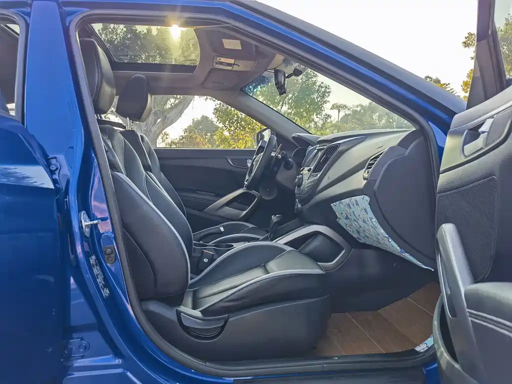 Hyundai Veloster 2015 — фото 9