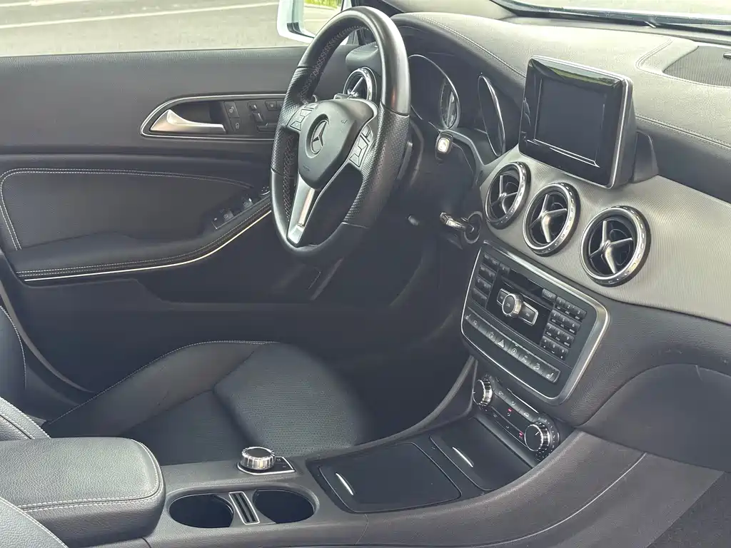Mercedes-Benz GLA 2015 — фото 15