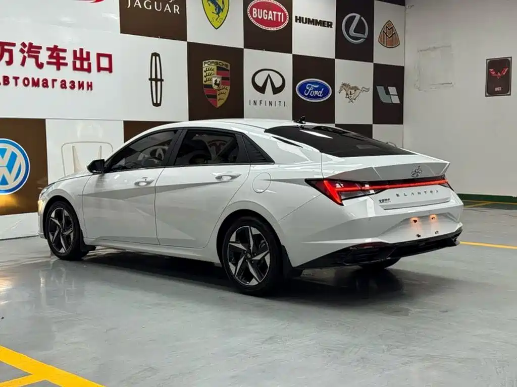 Hyundai Elantra 2022