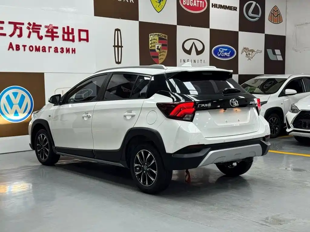Toyota Yaris L 2022 — фото 4