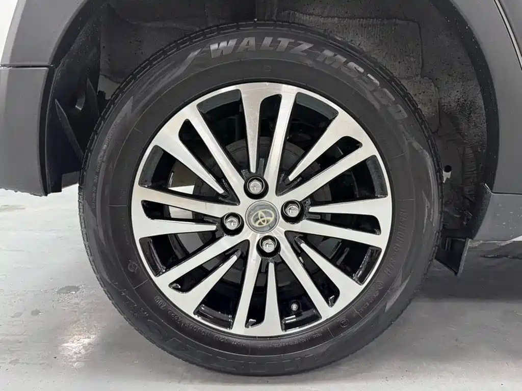 Toyota Yaris L 2023 — фото 19