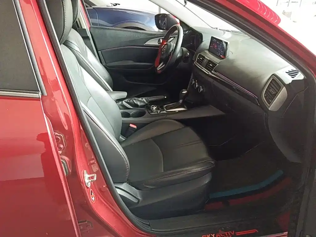 Mazda 3 Axela 2018 — фото 25