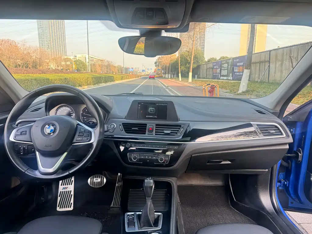 BMW 1 Series 2019 — фото 10