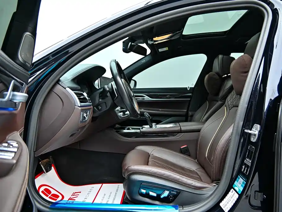 BMW 7 Series 2019 — фото 11