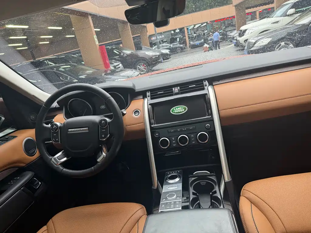 Land Rover Discovery 2017 — фото 14