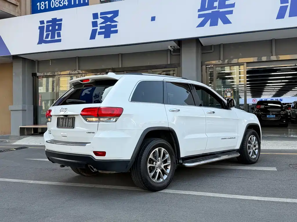 Jeep Grand Cherokee 2016 — фото 13