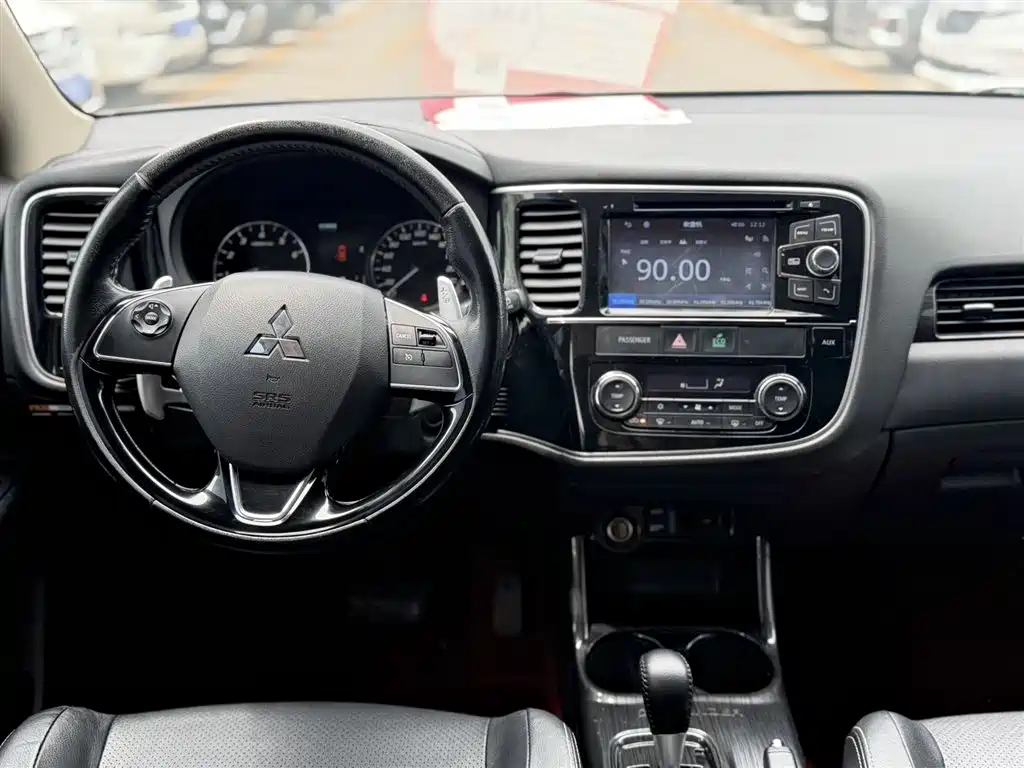 Mitsubishi Outlander 2016 — фото 7