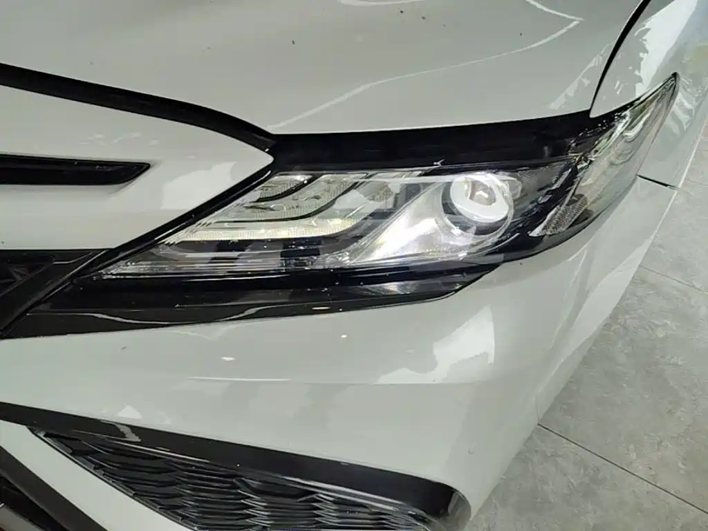 Toyota Camry 2023 — фото 24