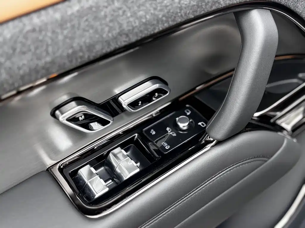 Land Rover Sport 2024 — фото 14