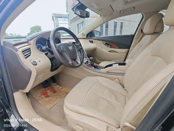 Buick LaCrosse 2011