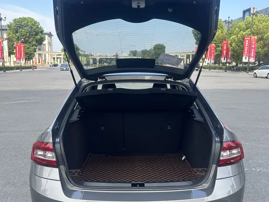 Skoda Octavia 2022 — фото 14