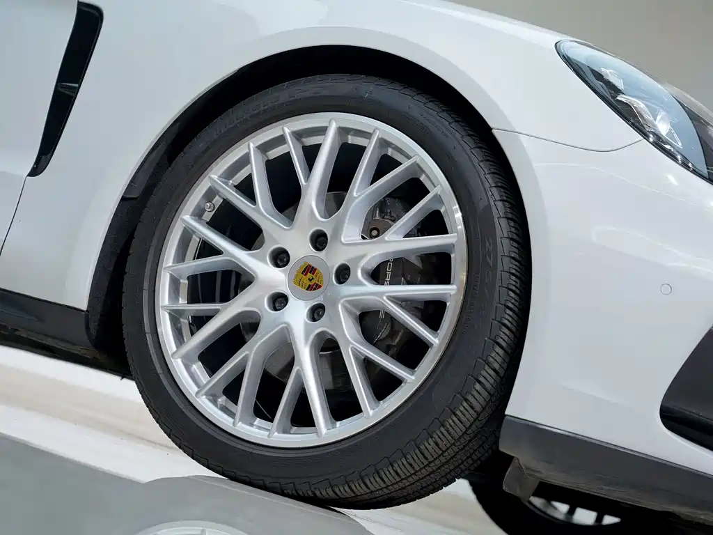 Porsche Panamera 2018 — фото 10