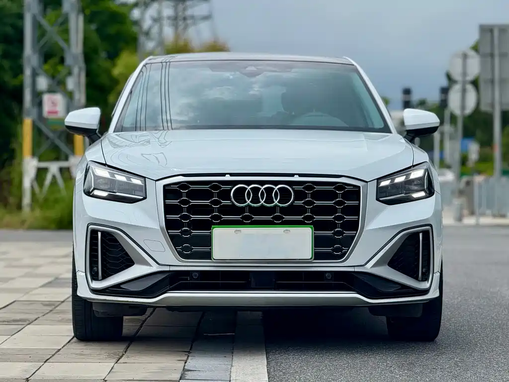 Audi Q2L 2022 — фото 2