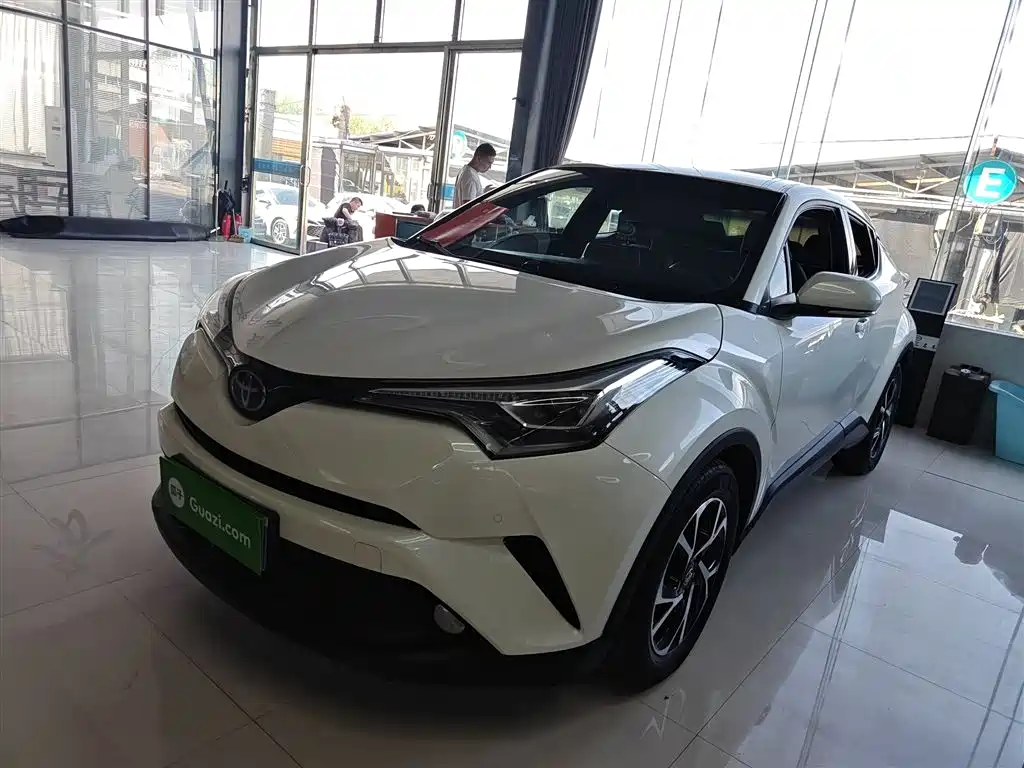 Toyota C-HR 2020 — фото 2