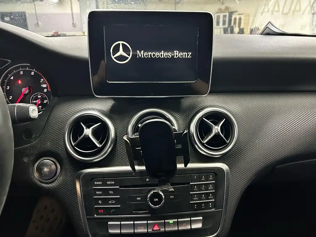 Mercedes-Benz A-Class 2016 — фото 11