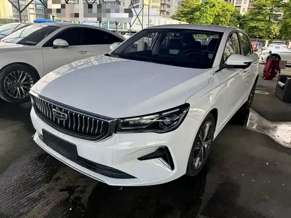 Geely Emgrand 2022