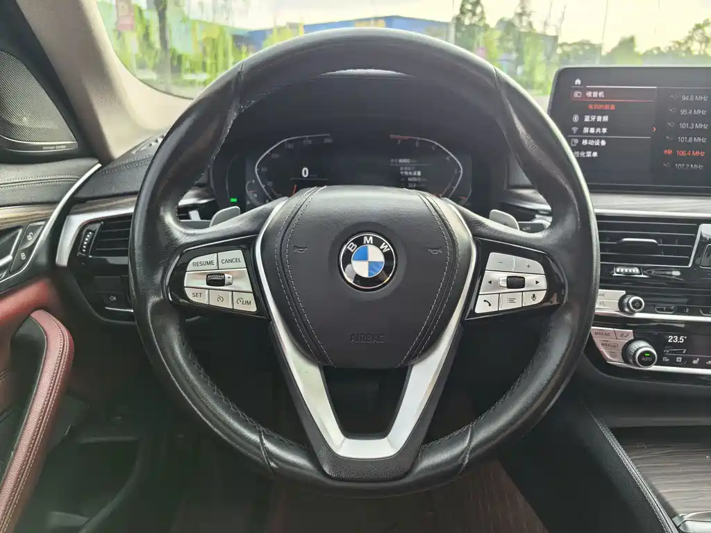 BMW 5 Series 2021 — фото 10