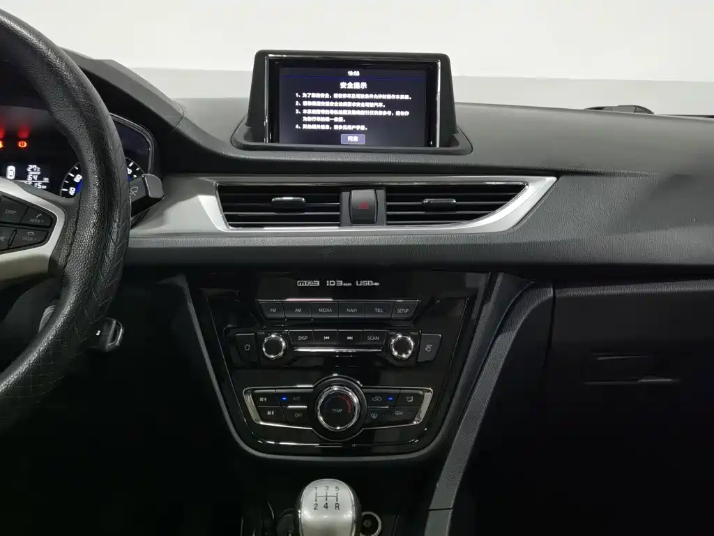 Changan Yuexiang V7 2017 — фото 12