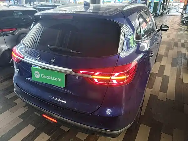 Hongqi HS5 2022