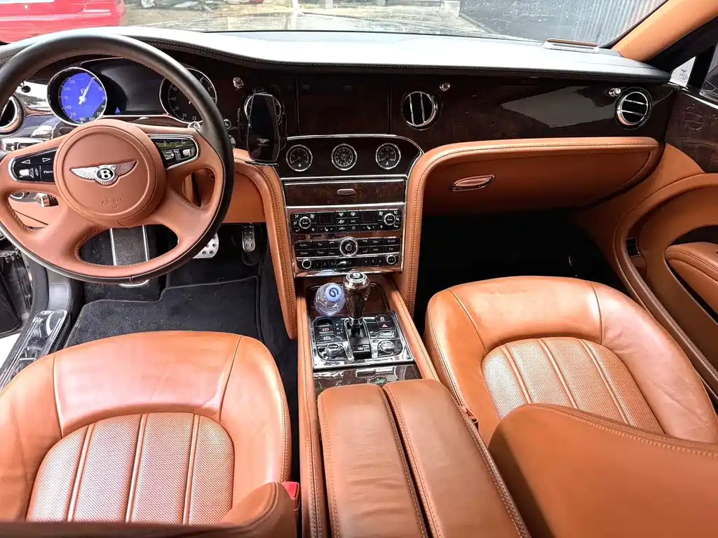 Bentley Mulsanne 2015 — фото 10