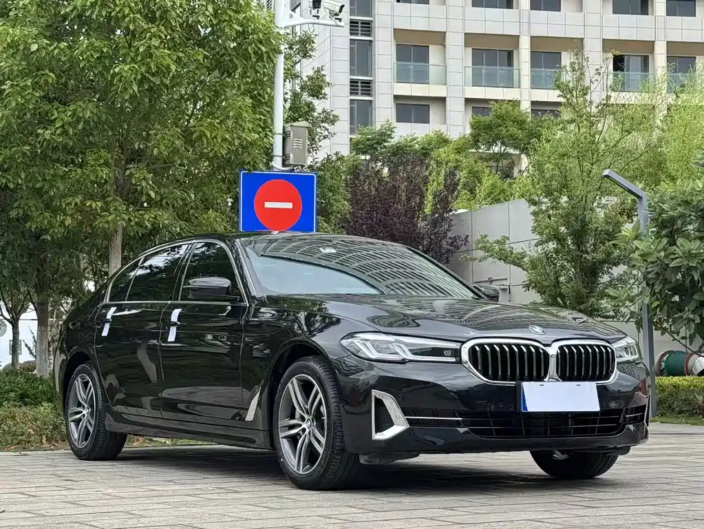 BMW 5 Series 2023 — фото 3