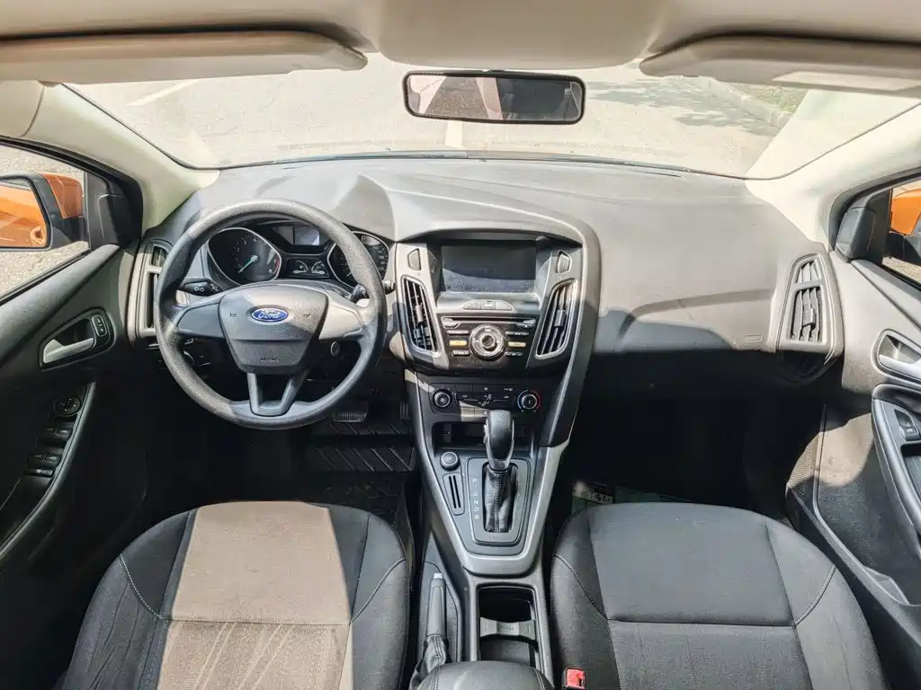 Ford Focus 2017 — фото 16