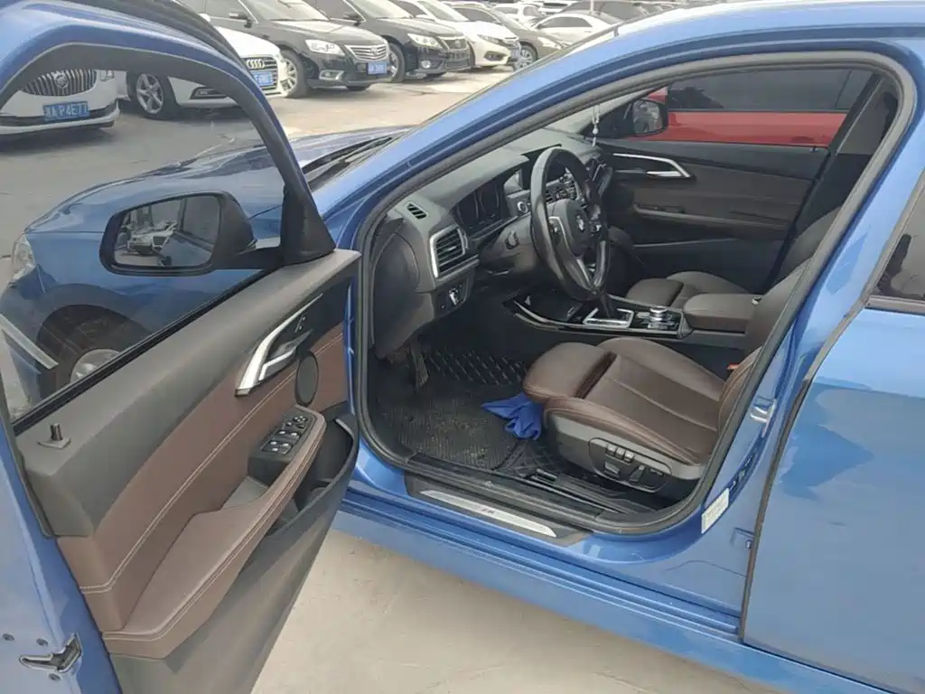BMW 1 Series 2019 — фото 16