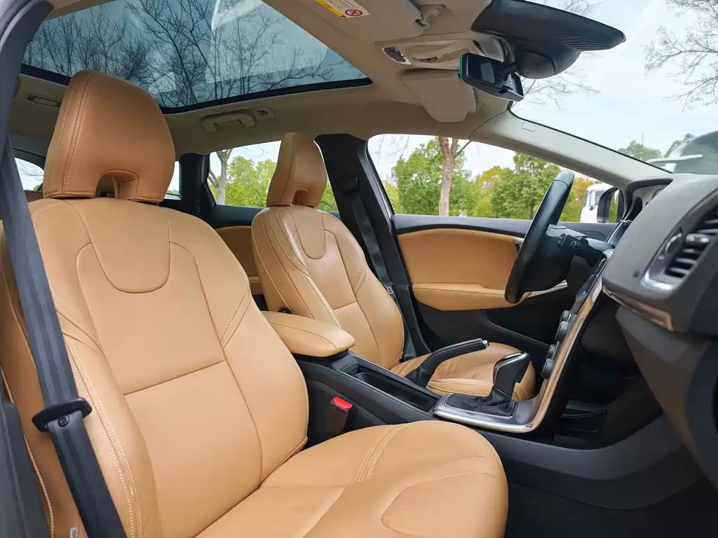 Volvo V40 2017 — фото 17