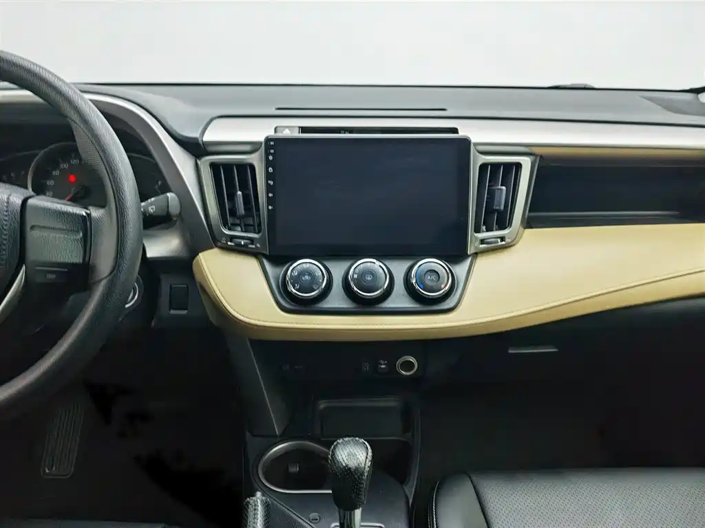 Toyota RAV4 2017 — фото 12