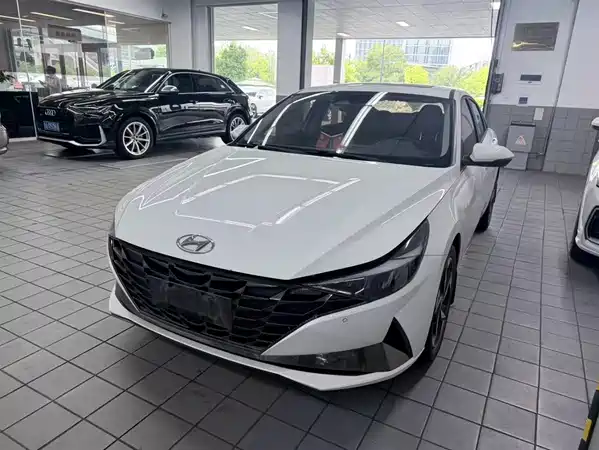 Hyundai Elantra 2022
