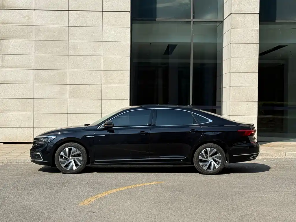 Volkswagen Passat PHEV 2020 — фото 4