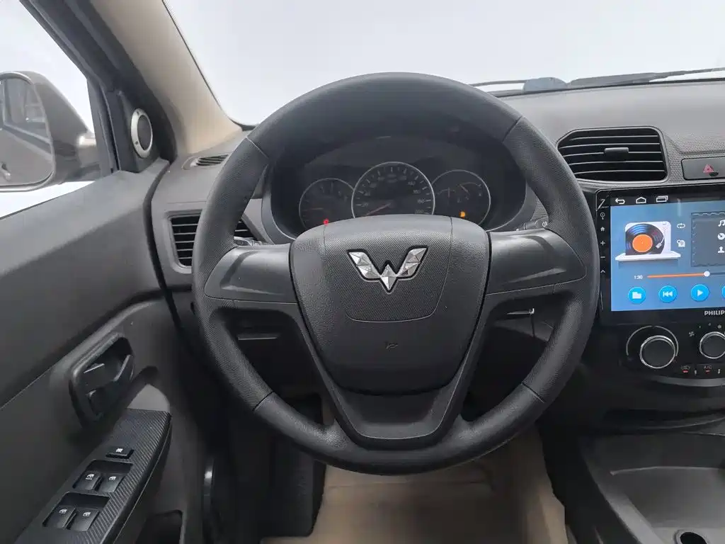 Wuling Hongguang 2015 — фото 11
