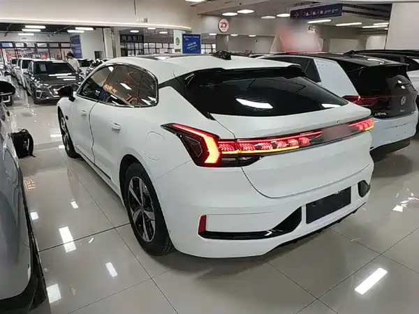 Zeekr 001 2022