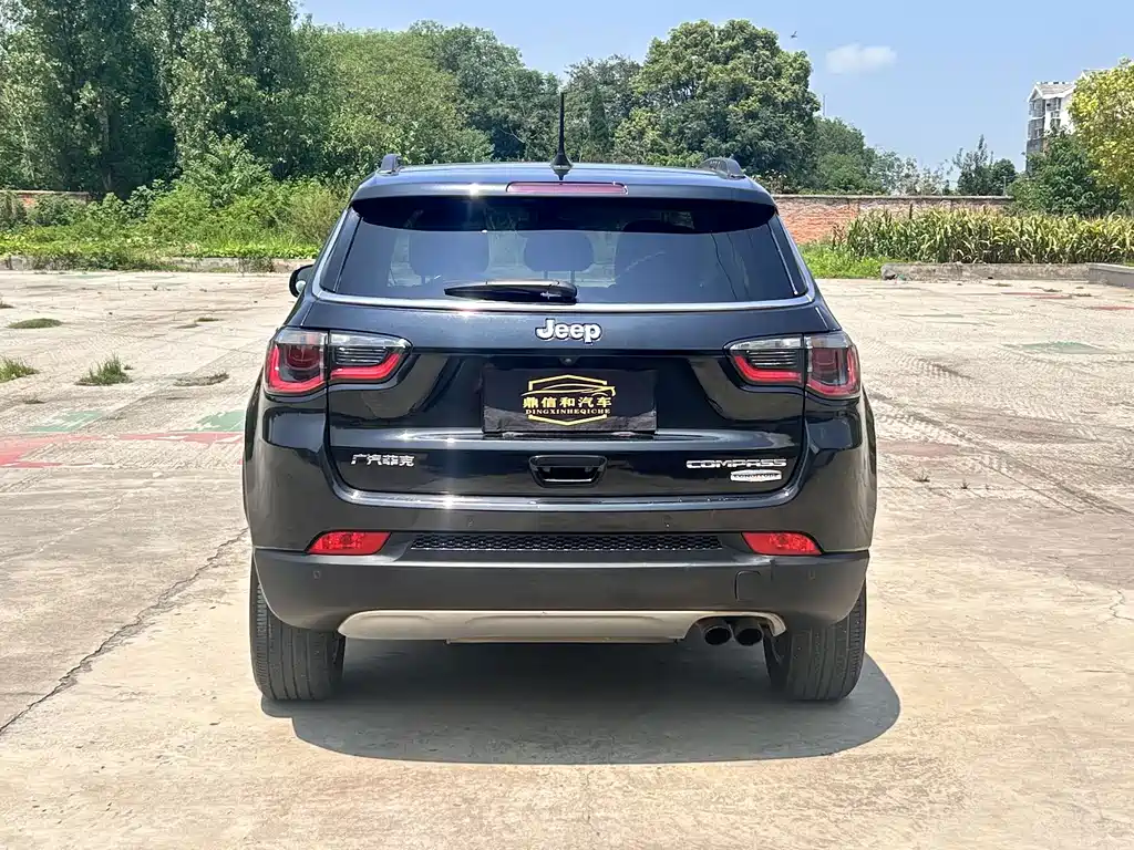 Jeep Compass 2018 — фото 9