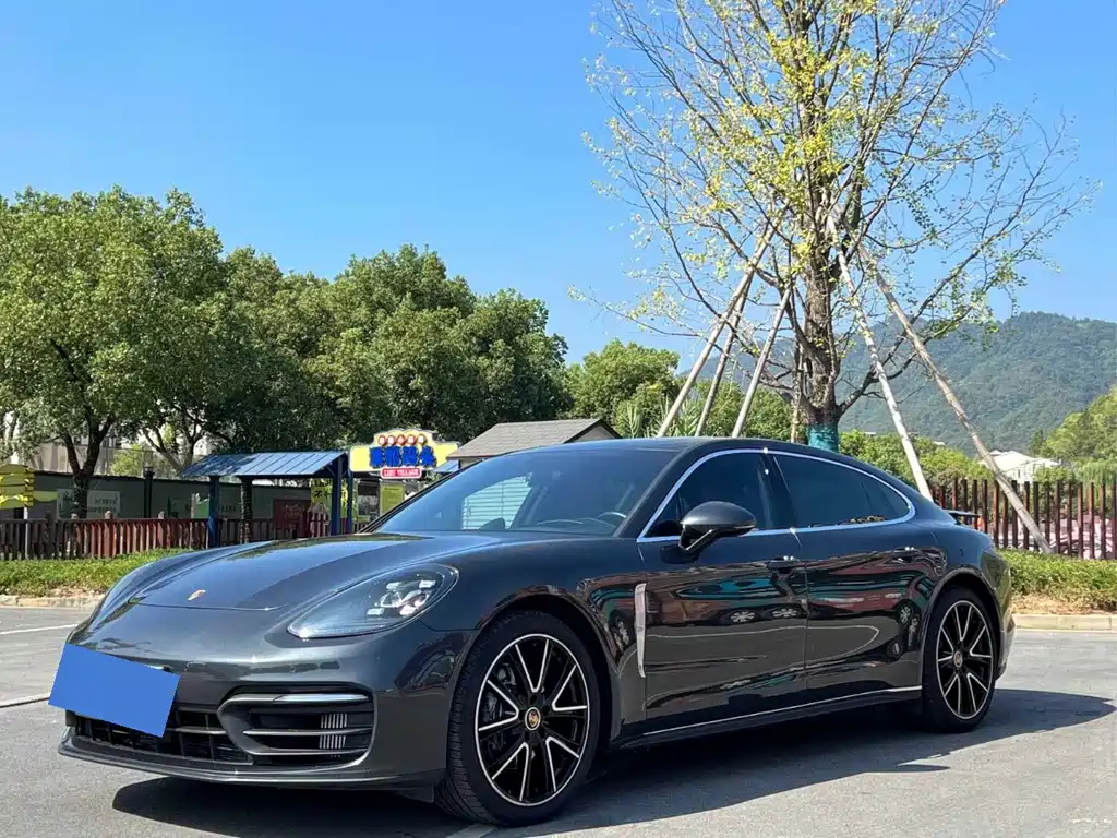 Porsche Panamera 2021