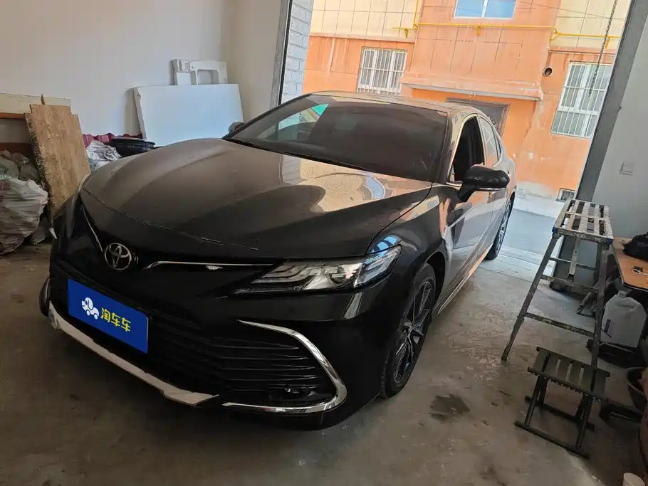 Toyota Camry 2024 — фото 1