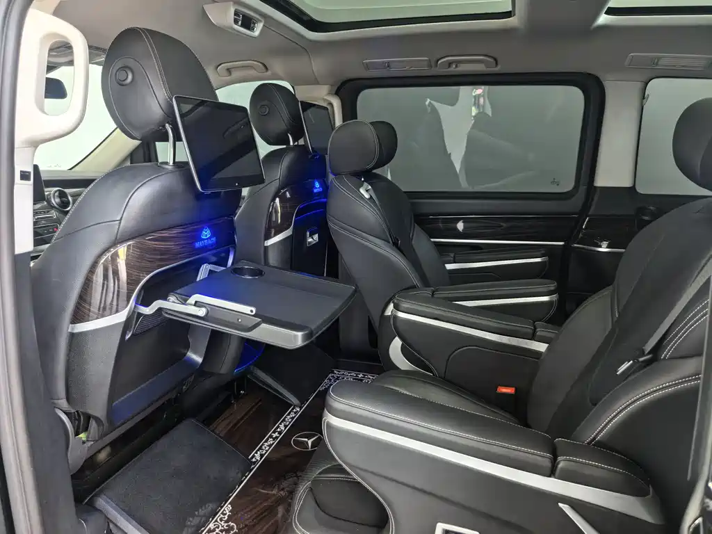 Mercedes-Benz V-Class 2020 — фото 13