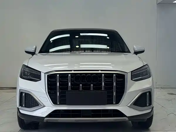 Audi Q2L 2023