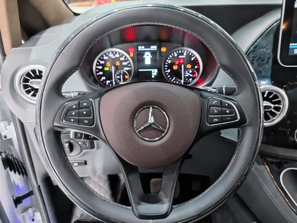 Mercedes-Benz Vito 2023 — фото 18
