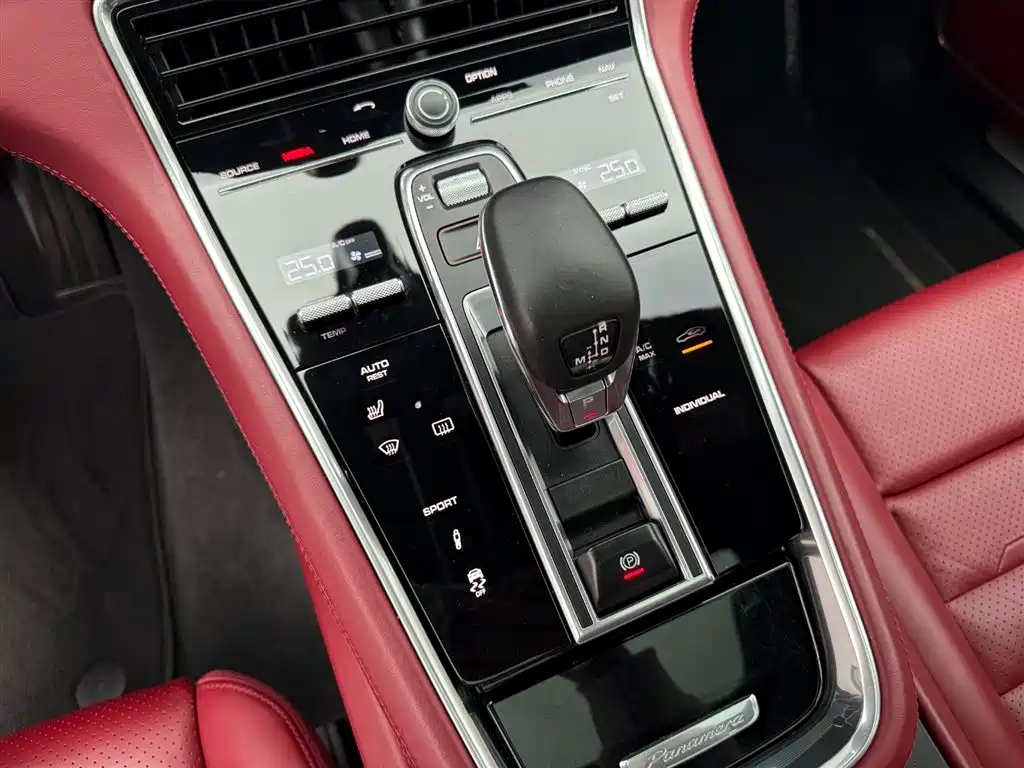 Porsche Panamera 2019 — фото 11