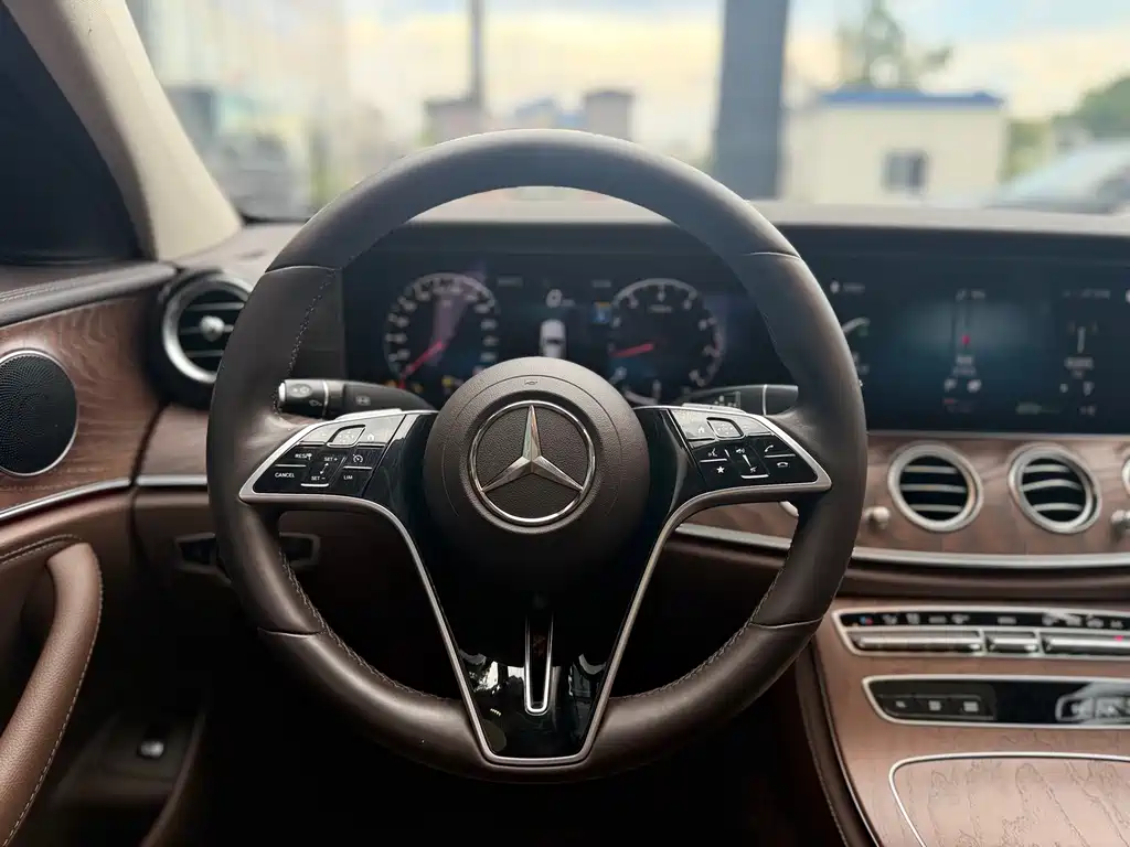Mercedes-Benz E-Class 2023 — фото 20
