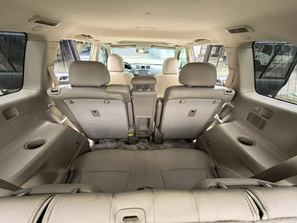 Toyota Highlander 2011 — фото 13