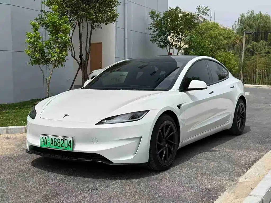 Tesla Model 3 2024 — фото 1