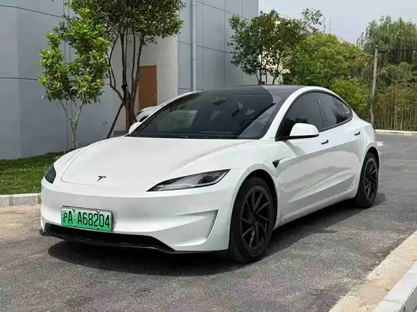 Tesla Model 3 2024