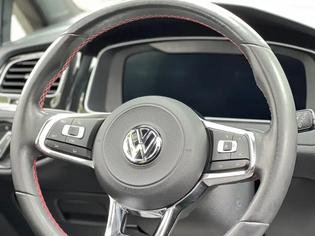 Volkswagen Golf GTI 2018 — фото 16