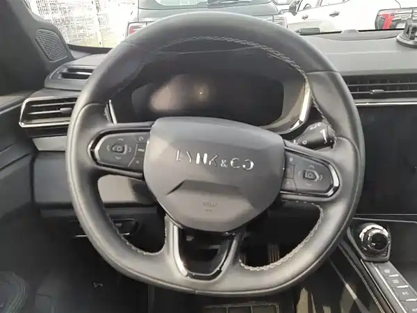 Lynk & Co 01 2023