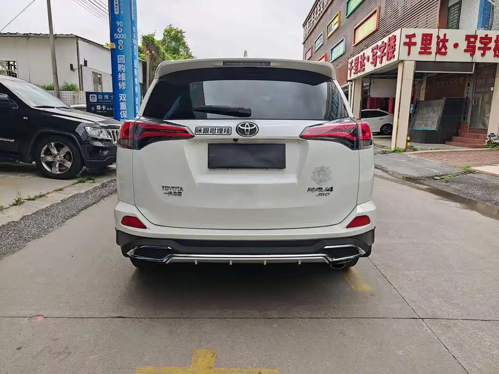 Toyota RAV4 2017 — фото 3